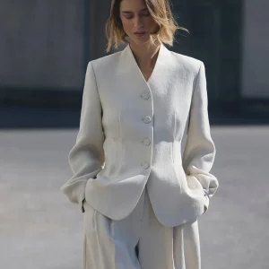 Creme getailleerde blazer esteriane