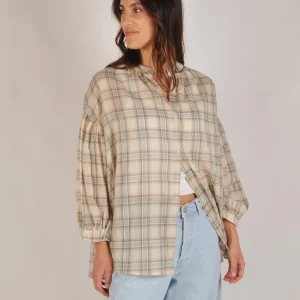 Zandkleurige geruite blouse